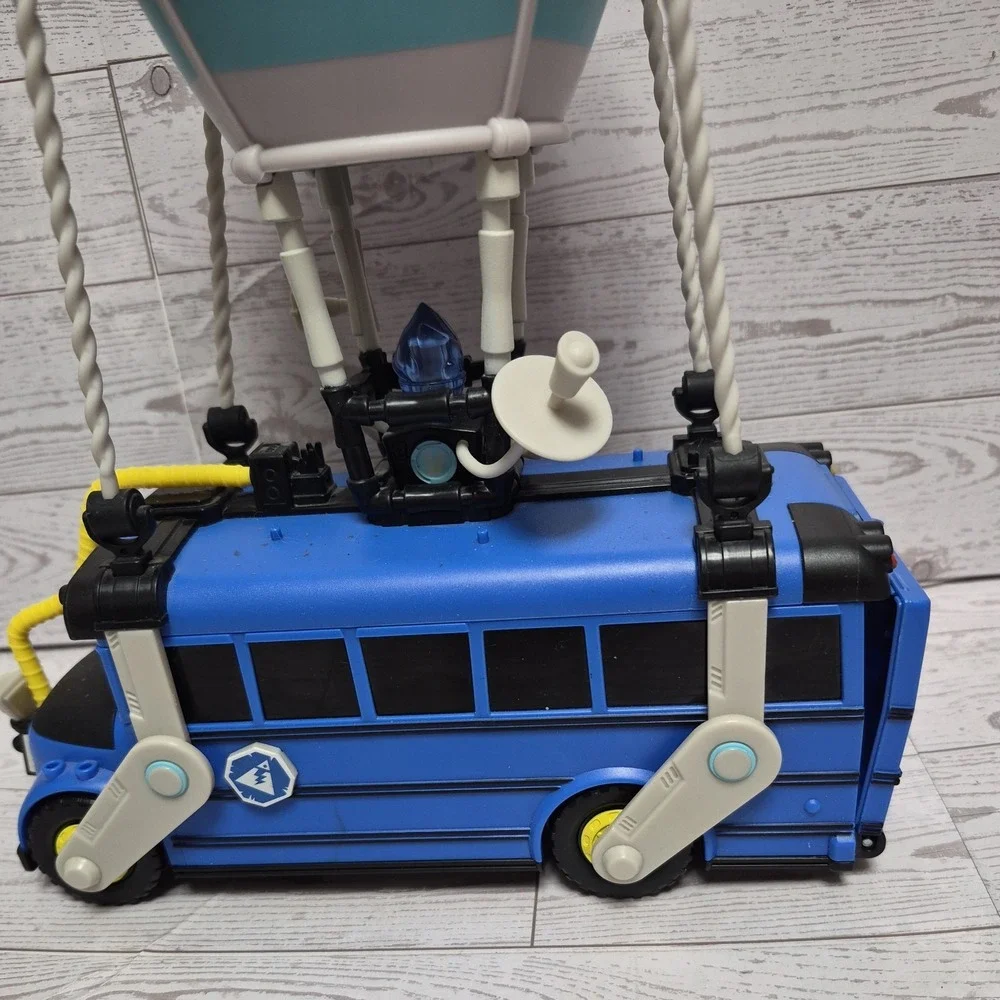Fortnite Battle Royale Collection Battle Bus Vehicle 2018 Epic Toy not working